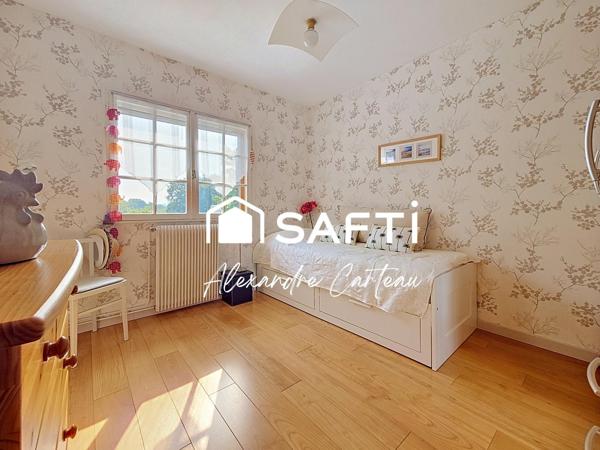 Maison 4 chambres, bureau, 2800 m² de terrain