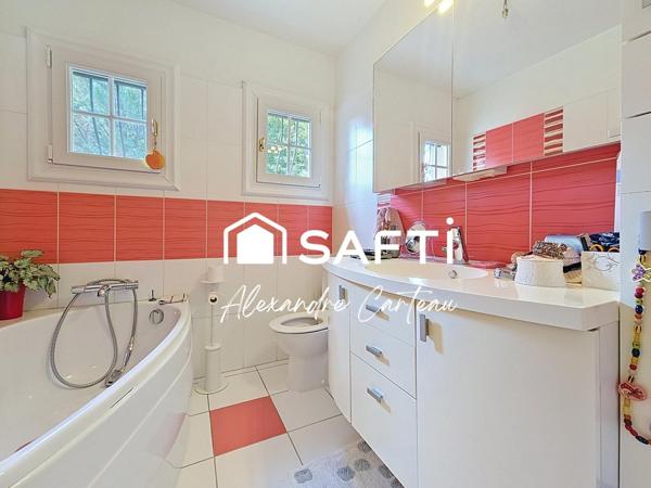 Maison 4 chambres, bureau, 2800 m² de terrain