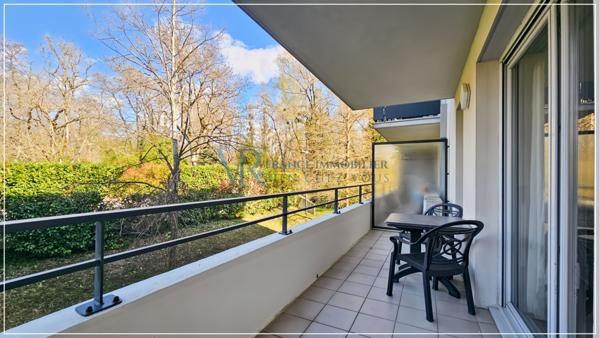 Divonne-les-Bains (01220) STUDIO MEUBLÉ AVEC BALCON ET PARKING PRIVATIF