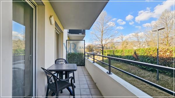 Divonne-les-Bains (01220) STUDIO MEUBLÉ AVEC BALCON ET PARKING PRIVATIF