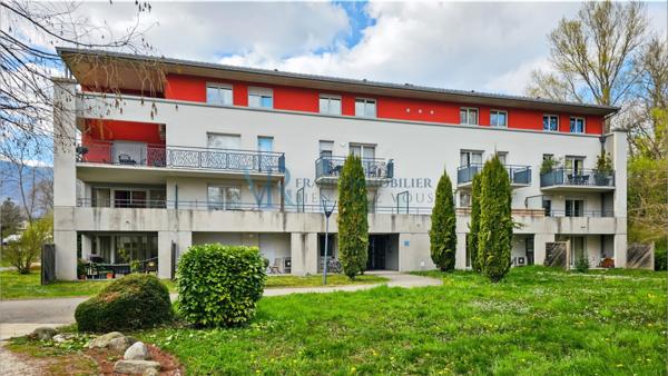 Divonne-les-Bains (01220) STUDIO MEUBLÉ AVEC BALCON ET PARKING PRIVATIF