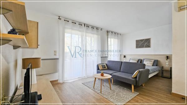 Divonne-les-Bains (01220) STUDIO MEUBLÉ AVEC BALCON ET PARKING PRIVATIF