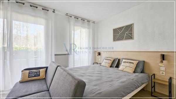 Divonne-les-Bains (01220) STUDIO MEUBLÉ AVEC BALCON ET PARKING PRIVATIF