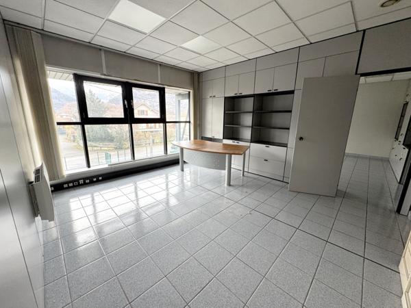 LOCAUX COMMERCIAUX - 418,44 m2