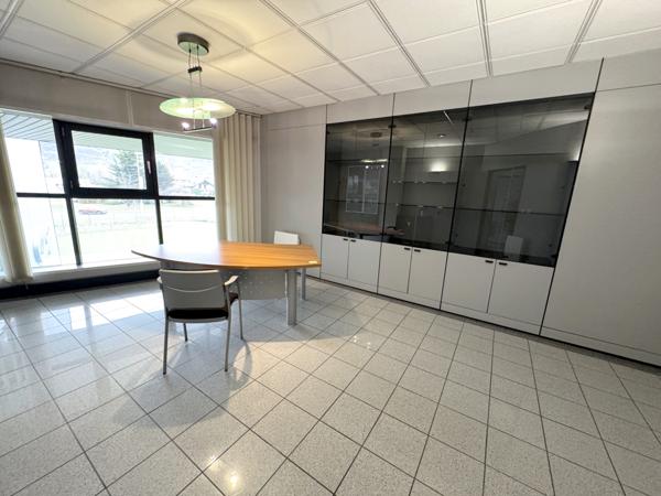 LOCAUX COMMERCIAUX - 418,44 m2