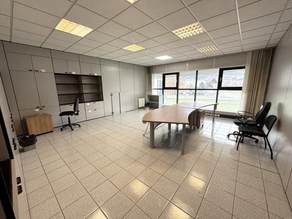 LOCAUX COMMERCIAUX - 418,44 m2