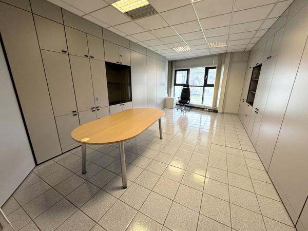 LOCAUX COMMERCIAUX - 418,44 m2