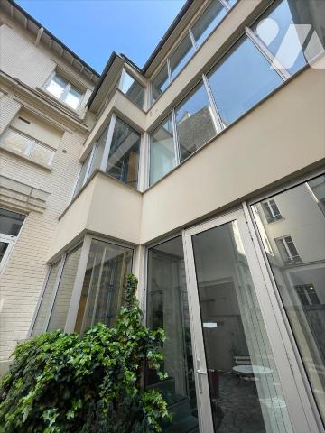 Immeuble en pierre de taille bureaux et/ou habitation