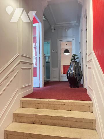 Immeuble en pierre de taille bureaux et/ou habitation