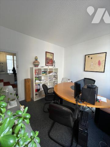 Immeuble en pierre de taille bureaux et/ou habitation