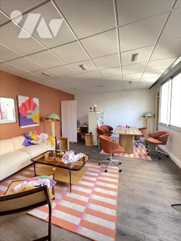 Immeuble en pierre de taille bureaux et/ou habitation