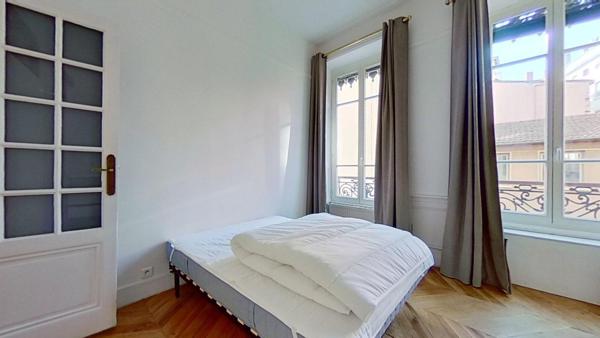 37 rue Paul Chenavard Lyon 69001 – T3 Meublé – 1400 €CC