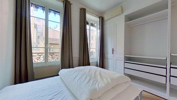 37 rue Paul Chenavard Lyon 69001 – T3 Meublé – 1400 €CC