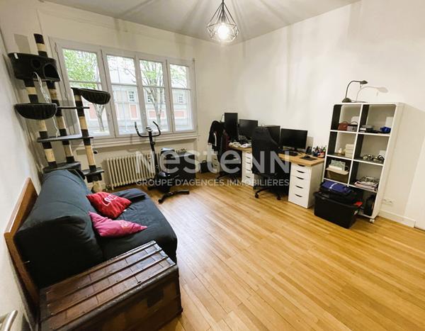 Appartement de type 3 - proche place Bichon et Doutre - tramway , bus commerces et écoles à proximité immédiate.