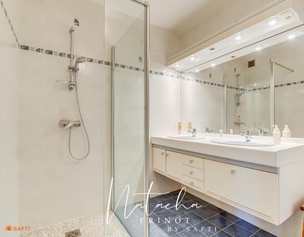 Une maison familiale avec sous-sol complet, jardin arboré et piscine, au cœur de Fronton