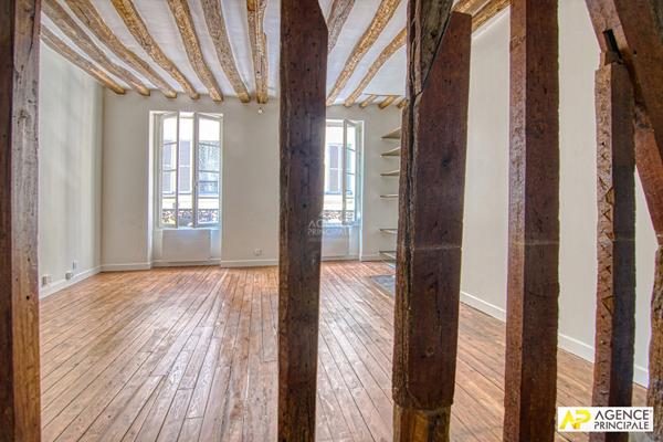 Versailles Saint-Louis Appartement 2 pièces 45 m² Carrez situé au 1er étage €320 000 ** - Référence 25930