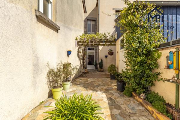 MAISON DE BOURG - 156 M² - MONTSÛRS