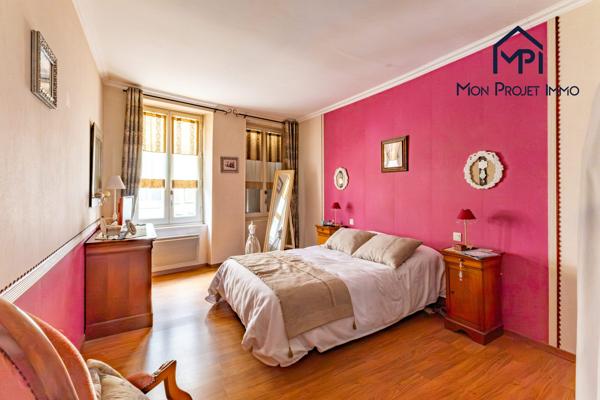 MAISON DE BOURG - 156 M² - MONTSÛRS