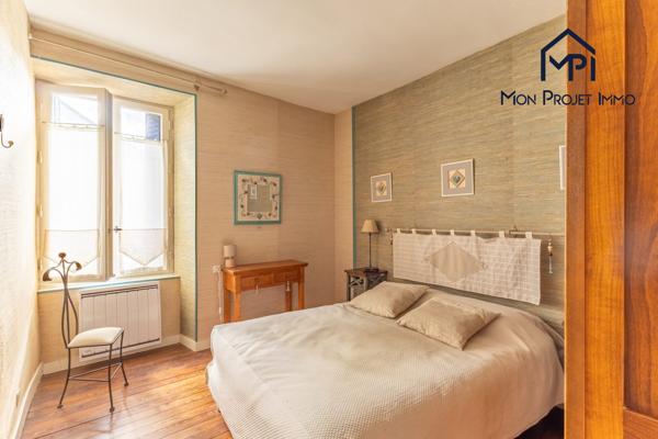 MAISON DE BOURG - 156 M² - MONTSÛRS