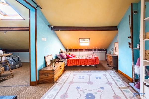 A saint Apollinaire, Charmante maison accolée de 102 m², idéalement située dans un quartier paisible, offrant une qualité de vie exceptionnelle. Ce bien à étage offre un espace de vie parfait pour une famille en quête de confort et de proximité urbaine. 

La maison se compose d'une cuisine aménagée et équipée, un salon séjour avec accès direct sur la terrasse et le jardin. A l'étage, 4 chambres généreuses et salle de bain. Au deuxième étage, une pièce à finir d'aménagée selon vos envies. Un garage et une cave complète se bien. 

Venez découvrir ce bien parfaitement entretenu et au gout du jour.