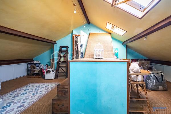 A saint Apollinaire, Charmante maison accolée de 102 m², idéalement située dans un quartier paisible, offrant une qualité de vie exceptionnelle. Ce bien à étage offre un espace de vie parfait pour une famille en quête de confort et de proximité urbaine. 

La maison se compose d'une cuisine aménagée et équipée, un salon séjour avec accès direct sur la terrasse et le jardin. A l'étage, 4 chambres généreuses et salle de bain. Au deuxième étage, une pièce à finir d'aménagée selon vos envies. Un garage et une cave complète se bien. 

Venez découvrir ce bien parfaitement entretenu et au gout du jour.