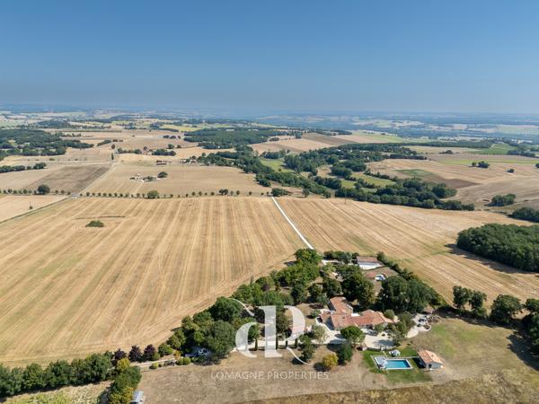 Lectoure (32700) Propriété de Luxe avec Gîte et Deux Piscines