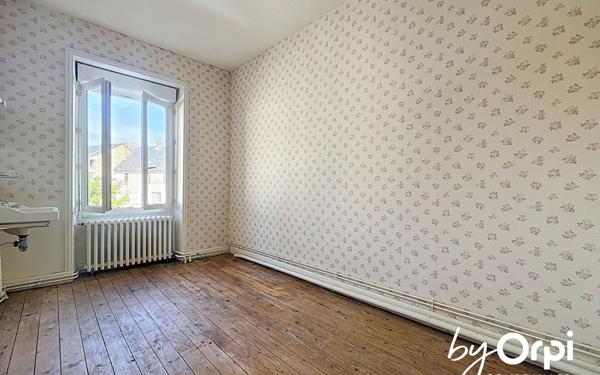 Maison à vendre    11 pièces • 317 m2 Saint-Gervais-d'Auvergne