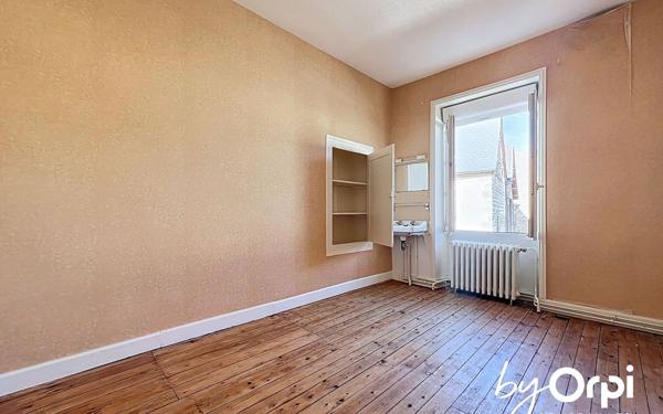 Maison à vendre    11 pièces • 317 m2 Saint-Gervais-d'Auvergne