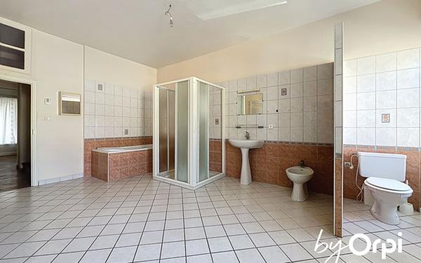 Maison à vendre    11 pièces • 317 m2 Saint-Gervais-d'Auvergne