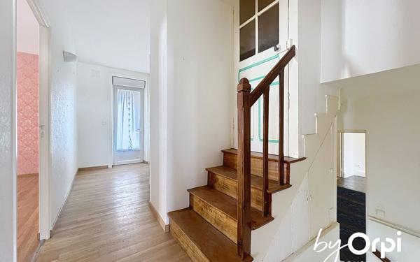 Maison à vendre    11 pièces • 317 m2 Saint-Gervais-d'Auvergne