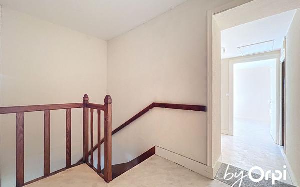 Maison à vendre    11 pièces • 317 m2 Saint-Gervais-d'Auvergne