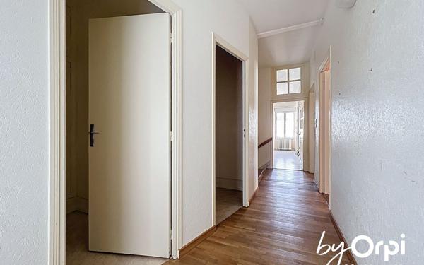 Maison à vendre    11 pièces • 317 m2 Saint-Gervais-d'Auvergne