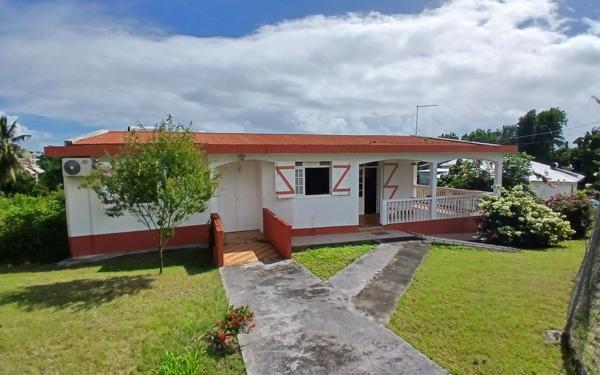 Maison à vendre    6 pièces •  Le Gosier
