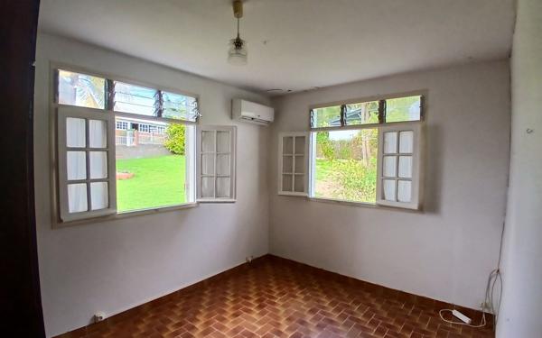 Maison à vendre    6 pièces •  Le Gosier