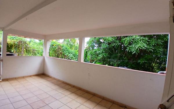 Maison à vendre    6 pièces •  Le Gosier