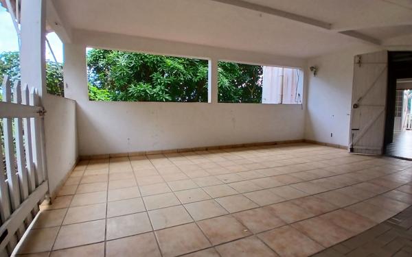 Maison à vendre    6 pièces •  Le Gosier