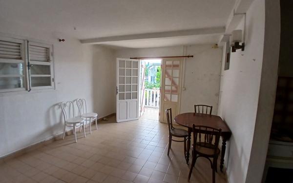 Maison à vendre    6 pièces •  Le Gosier