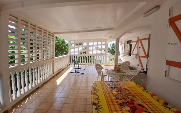 Maison à vendre    6 pièces •  Le Gosier