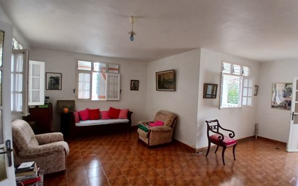 Maison à vendre    6 pièces •  Le Gosier