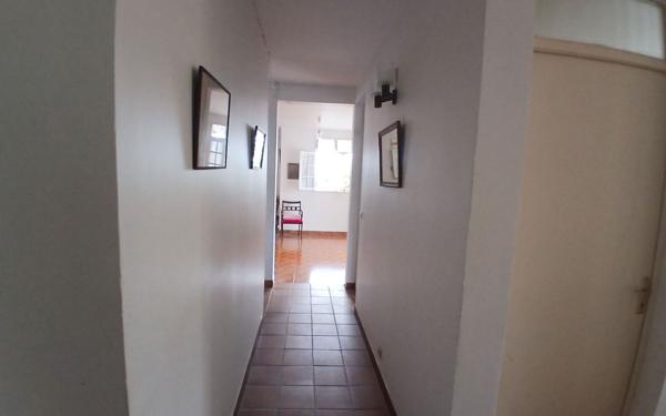 Maison à vendre    6 pièces •  Le Gosier