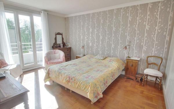 Appartement à vendre    5 pièces • 120,11 m2 Fontenay-sous-Bois