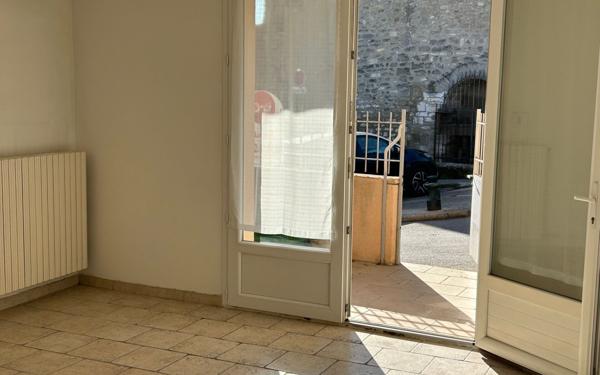 Appartement à louer    2 pièces •  Caumont-sur-Durance
