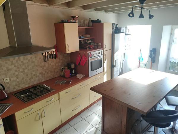 Maison  6 pièces, 97 m² + dépendances