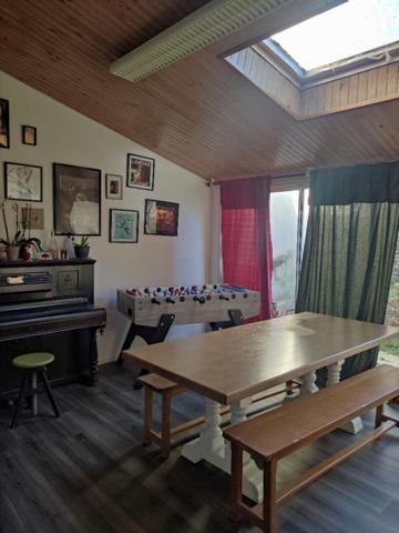 Maison  6 pièces, 97 m² + dépendances