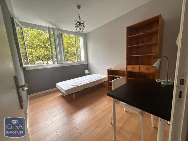 Appartement à louer 5 pièces 82m²