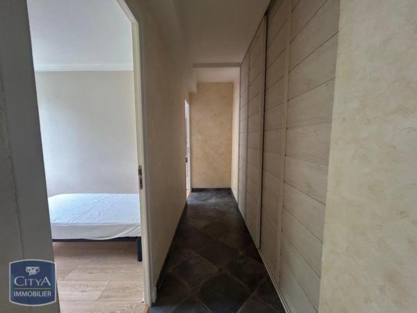 Appartement à louer 5 pièces 82m²