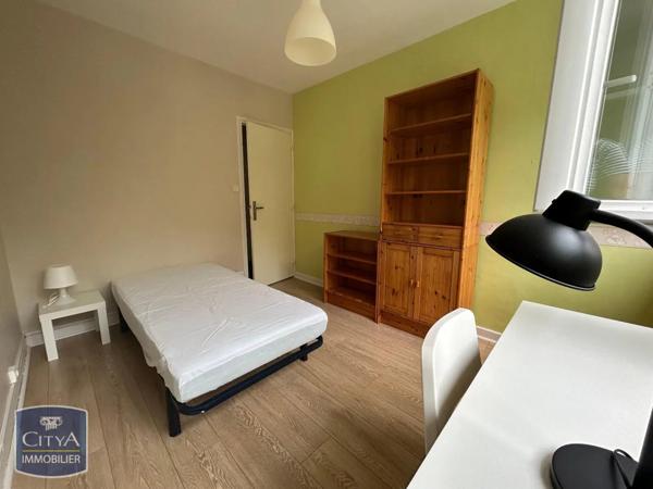 Appartement à louer 5 pièces 82m²