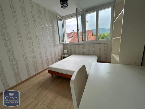 Appartement à louer 5 pièces 82m²