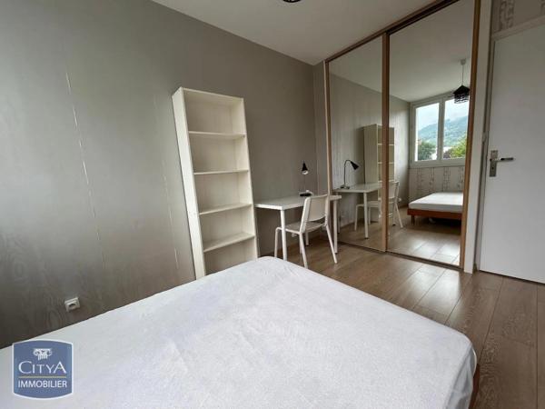 Appartement à louer 5 pièces 82m²