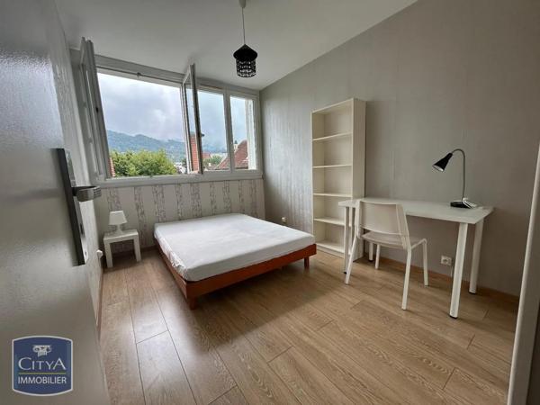 Appartement à louer 5 pièces 82m²